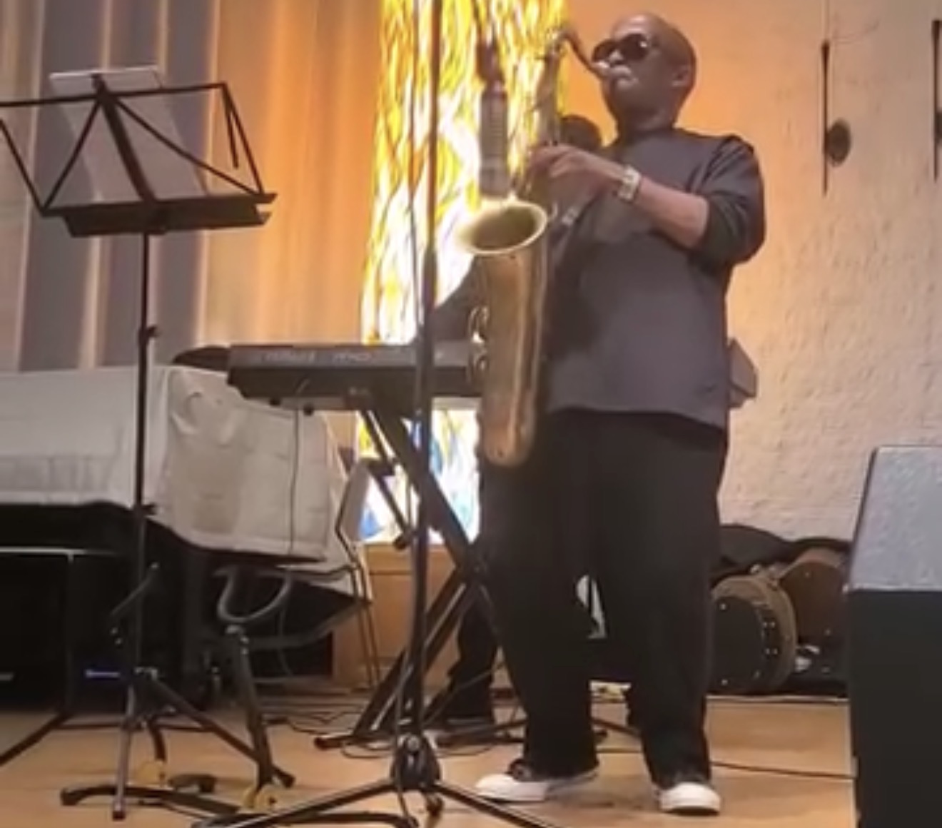 . Curtis Pope and the Midnight Blue . ............................. Johnny Long Soloing on Tenor Sax .............................  -- Curtis Pope (Trumpet/Band Leader), Johnny Long (Tenor Sax), Juanita Williams (Vocals), Kevin Walker (Bass), Kiggo Wellman (Drums), Demetrius Mcghee (Keyboards), Jay Alan Thompson (Guitar) -- Live at Westminster Church